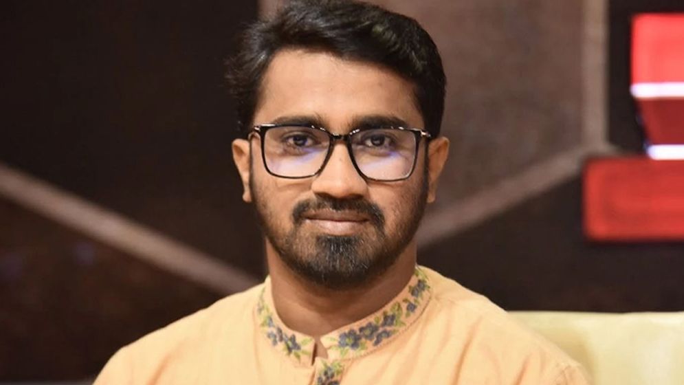 রবীন্দ্রনাথের গ্রাফিতিতে চুনকাম: আয়াসের পেছনে জামায়াত নেতার উপদেষ্টা, দাবি রাশেদ খাঁনের