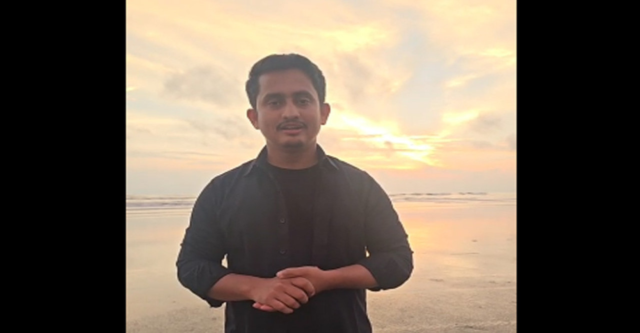 কক্সবাজার সৈকতে দাঁড়িয়ে পরিবেশ রক্ষার বার্তা সারজিস আলমের