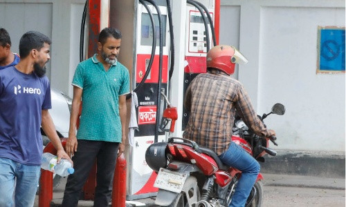 জ্বালানি সংকটের শঙ্কায় তেল বিক্রিতে সীমা নির্ধারণ