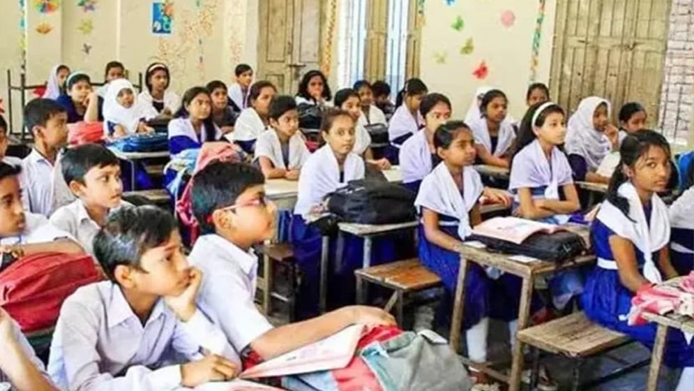 ঈদের ছুটি শেষে আজ থেকে ক্লাসে ফিরছে শিক্ষার্থীরা