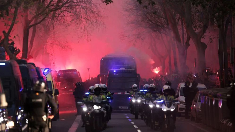 চ্যাম্পিয়নস লিগে ম্যাচের আগে বাসে হামলা, শাস্তির মুখে বার্সেলোনা