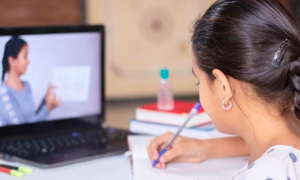 জ্বালানি সংকট মোকাবিলায় রাজধানীতে পরীক্ষামূলক অনলাইন ক্লাস শুরু