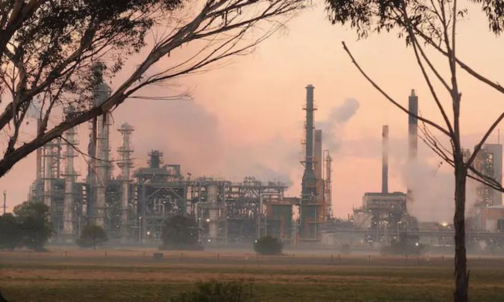 অস্ট্রেলিয়ায় তেল শোধনাগারে ভয়াবহ আগুন, জ্বালানি সরবরাহ নিয়ে বাড়ছে উদ্বেগ