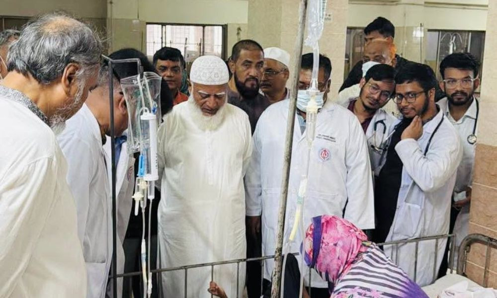 শ্যামলীর শিশু হাসপাতালে হামে আক্রান্ত শিশুদের দেখতে গেলেন বিরোধীদলীয় নেতা