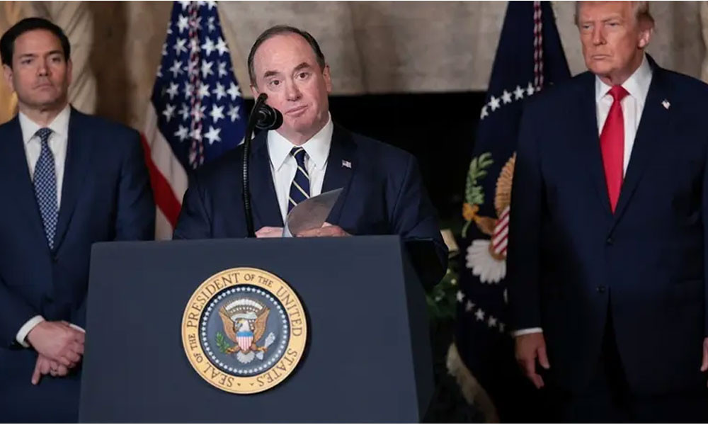 মার্কিন নৌবাহিনীর সচিব জন ফেলানের আকস্মিক পদত্যাগ