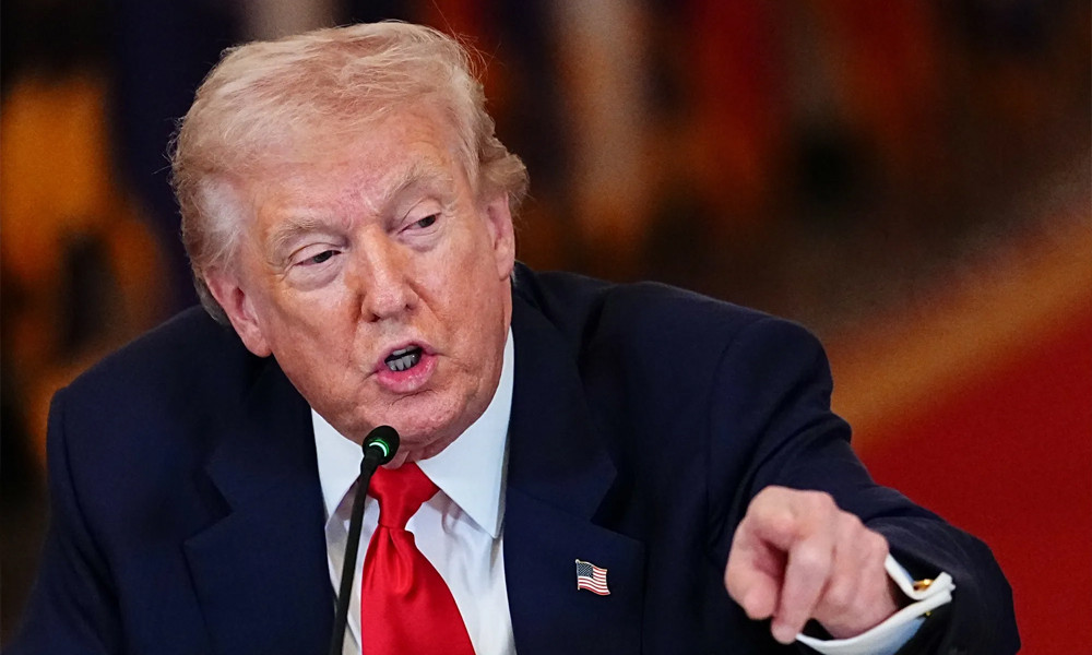 ইরান ‘পতনের মুখে’, হরমুজ প্রণালি খুলতে চায়: ট্রাম্প