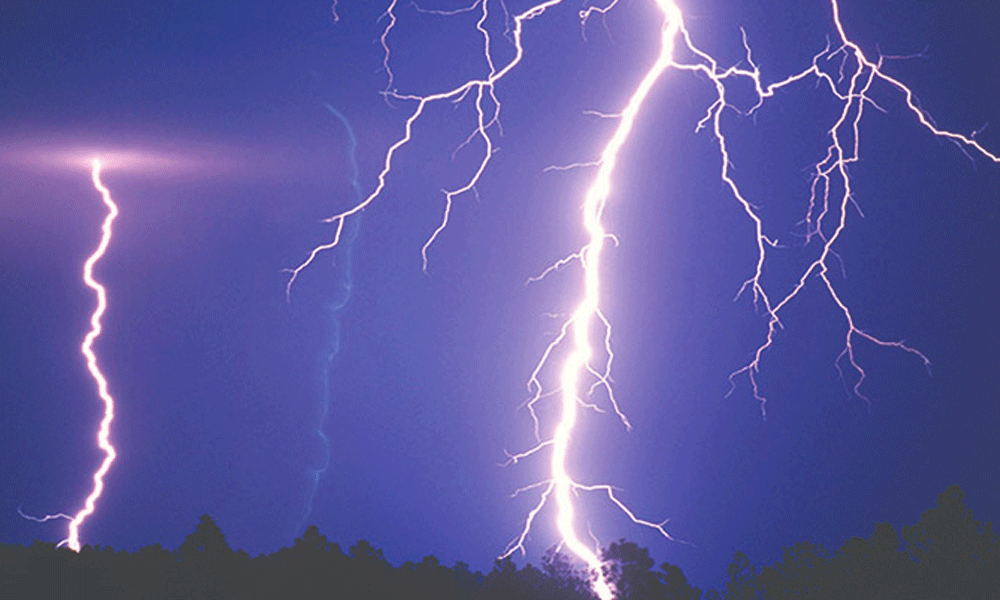 মেহেন্দীগঞ্জে বজ্রাঘাতে শিক্ষকসহ ১৬ শিক্ষার্থী আহত