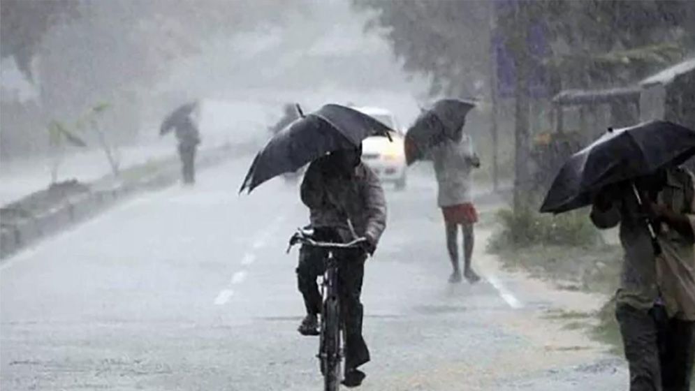 সারাদেশে ভারী বৃষ্টির সতর্কতা, সকাল ১১টা পর্যন্ত পূর্বাভাস