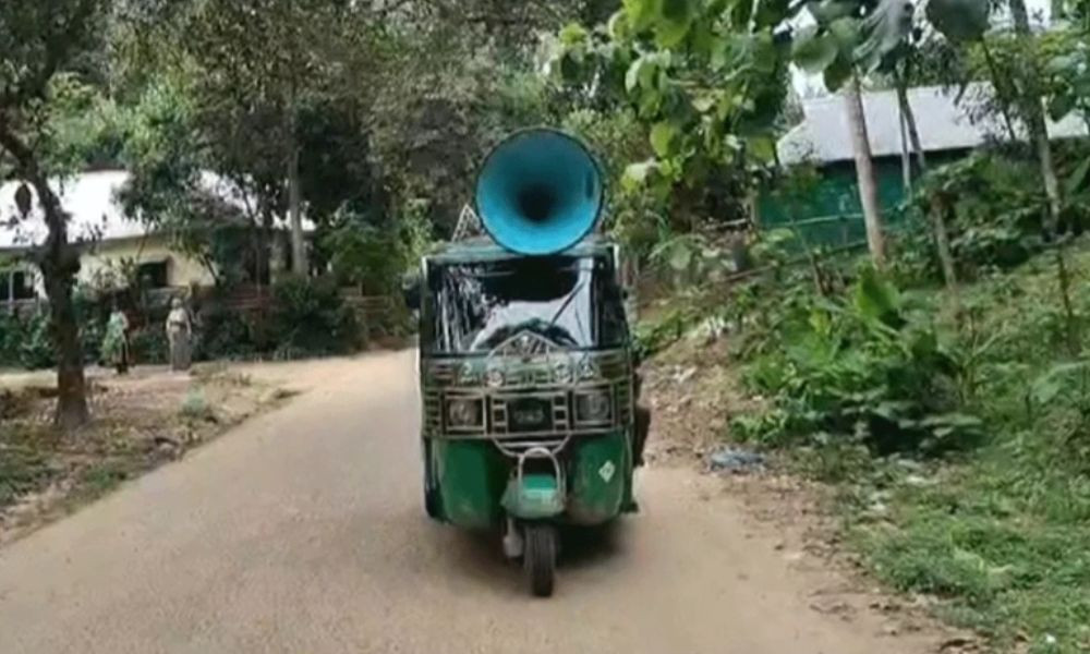 সীমান্তে অবৈধ অনুপ্রবেশ রোধে জনসচেতনতামূলক মাইকিং বিজিবির
