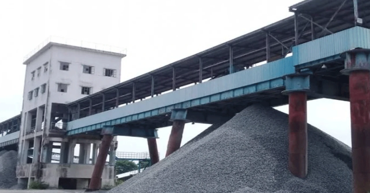 বিস্ফোরক সংকটে বন্ধ মধ্যপাড়া পাথরখনি