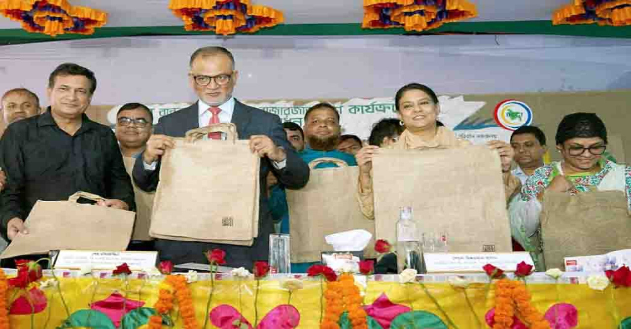পলিথিনের ব্যবহার রোধে কঠোর ব্যবস্থা : পরিবেশ উপদেষ্টা রিজওয়ানা হাসান