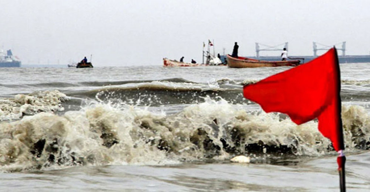 বঙ্গোপসাগরে নিম্নচাপ, চার সমুদ্রবন্দরে ৩ নম্বর সতর্কসংকেত