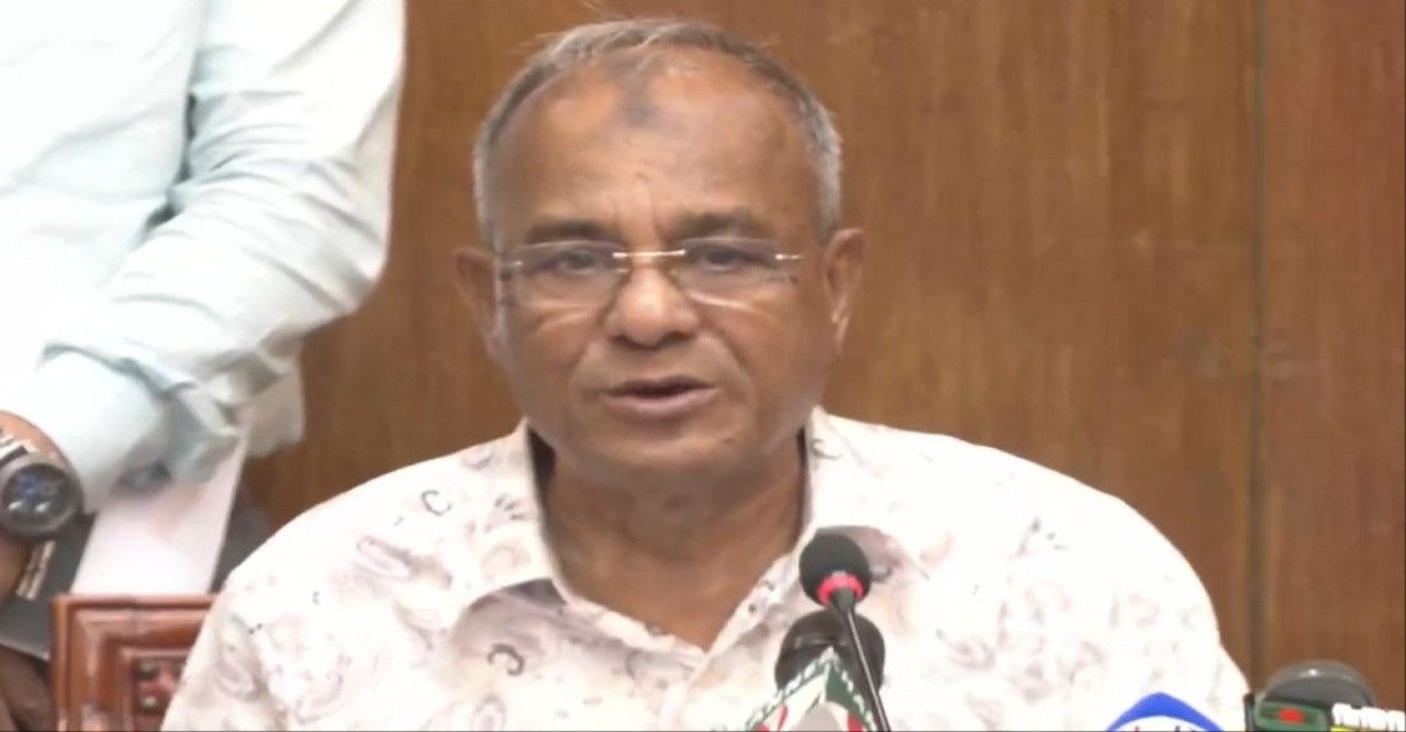 “পাশের দেশ থেকে বিশৃঙ্খলা সৃষ্টির চেষ্টা চলছে” — স্বরাষ্ট্র উপদেষ্টা জাহাঙ্গীর আলম চৌধুরী