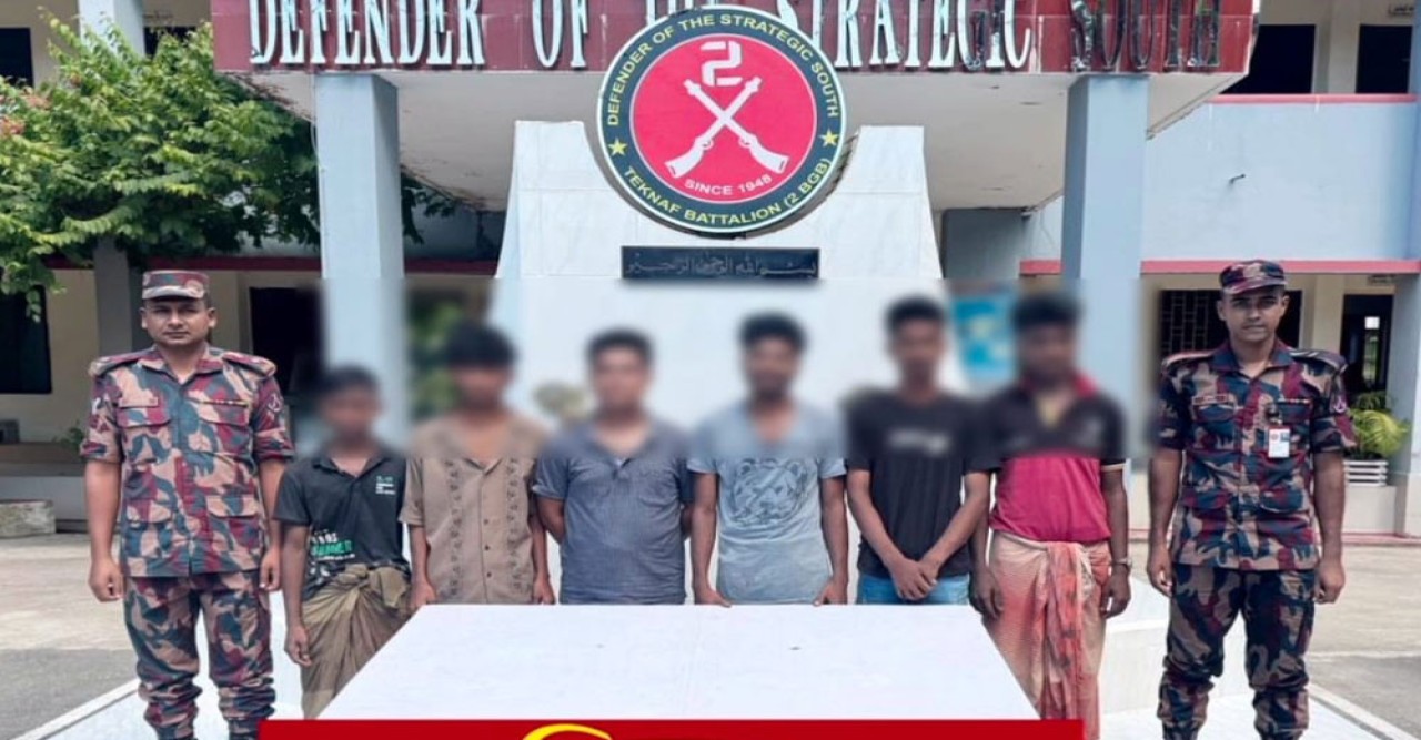টেকনাফে বিজিবির অভিযানে মানবপাচারকারীদের আস্তানা ধ্বংস, ৬ বন্দি উদ্ধার