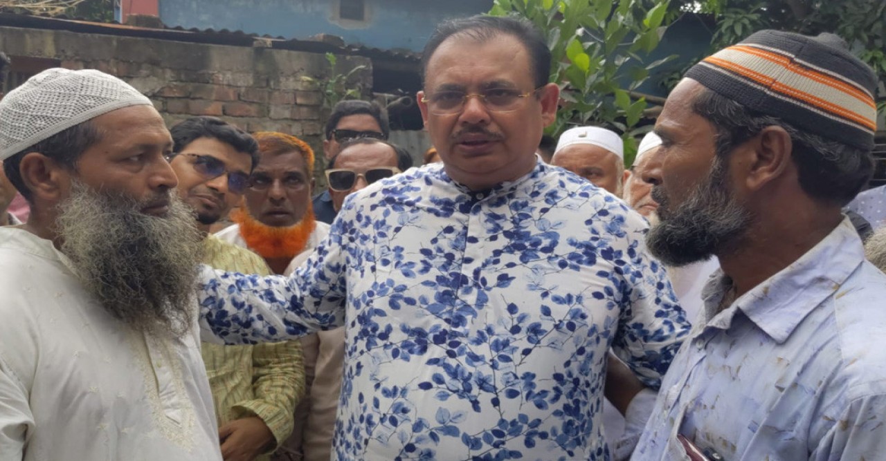 ফার্মগেট মেট্রো দুর্ঘটনায় নিহত আজাদের দুই সন্তানের পড়াশোনার দায়িত্ব নিলেন বিএনপি নেতা শফিকুর রহমান কিরণ