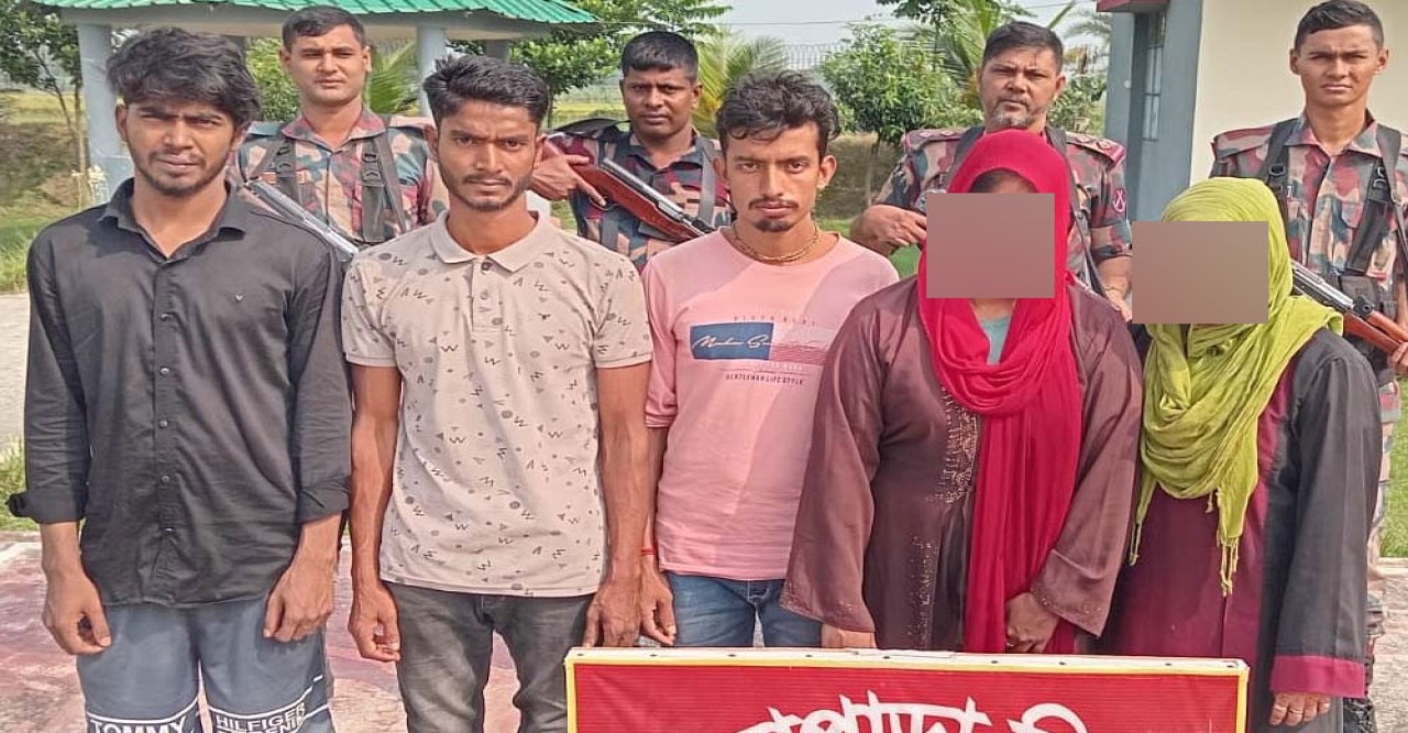 মহেশপুর সীমান্তে ভারত থেকে অনুপ্রবেশের সময় সাত বাংলাদেশি আটক