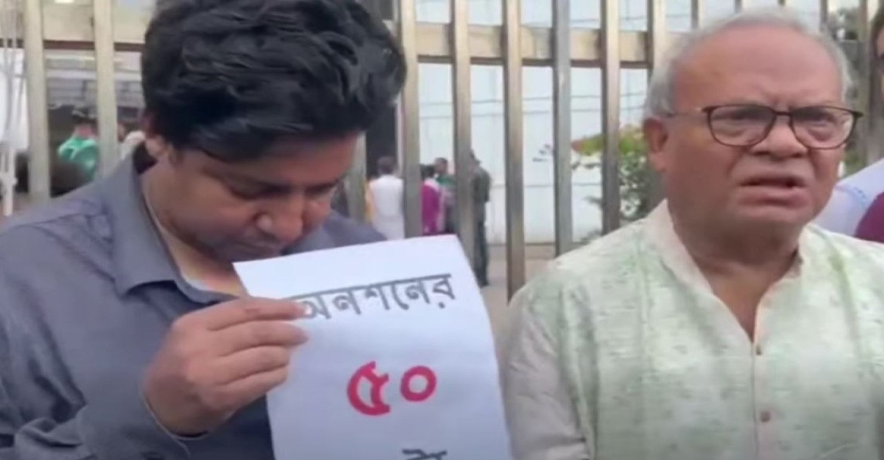 আমজনতা দলের অনশনে সংহতি জানালেন বিএনপি নেতা রুহুল কবীর রিজভী
