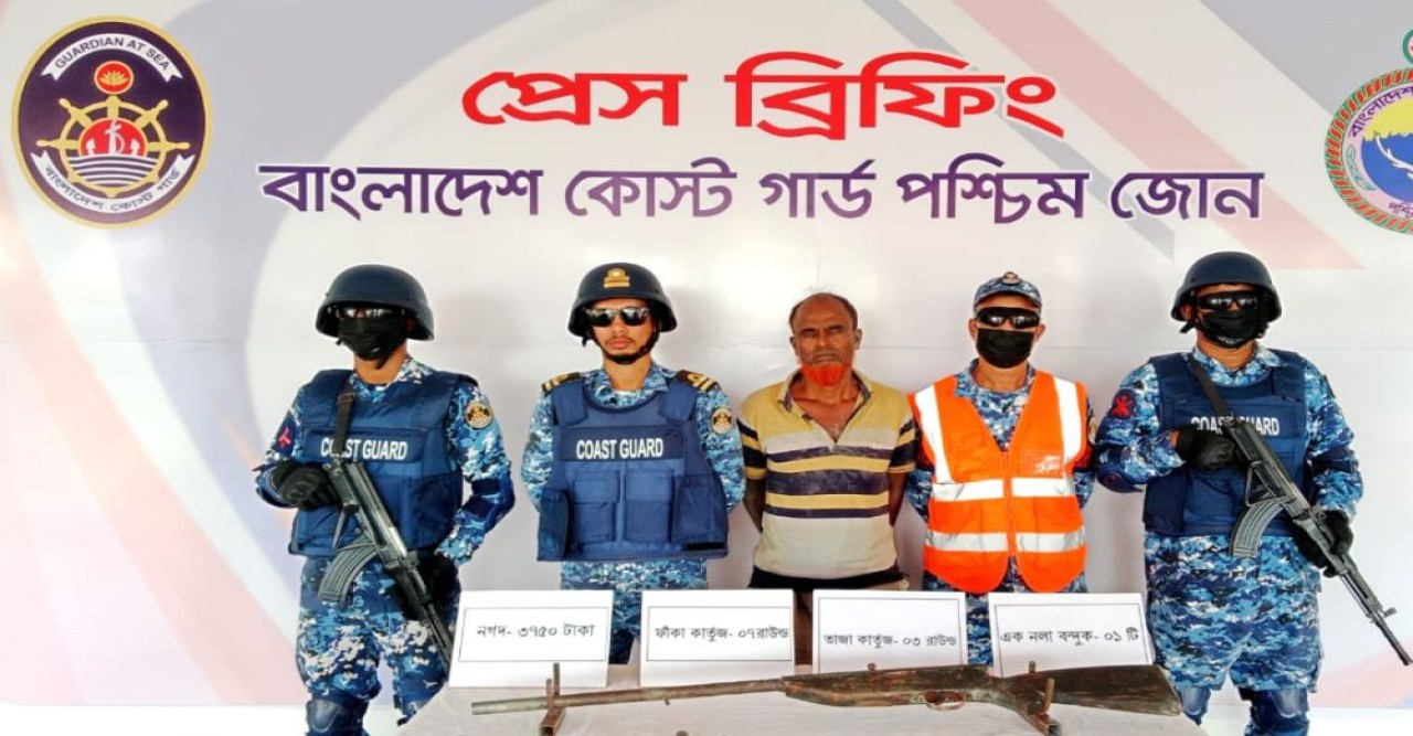 সুন্দরবনে দস্যুবিরোধী অভিযান: কুখ্যাত ‘দুলাভাই বাহিনী’র সদস্য কামরুল সরদার গ্রেপ্তার