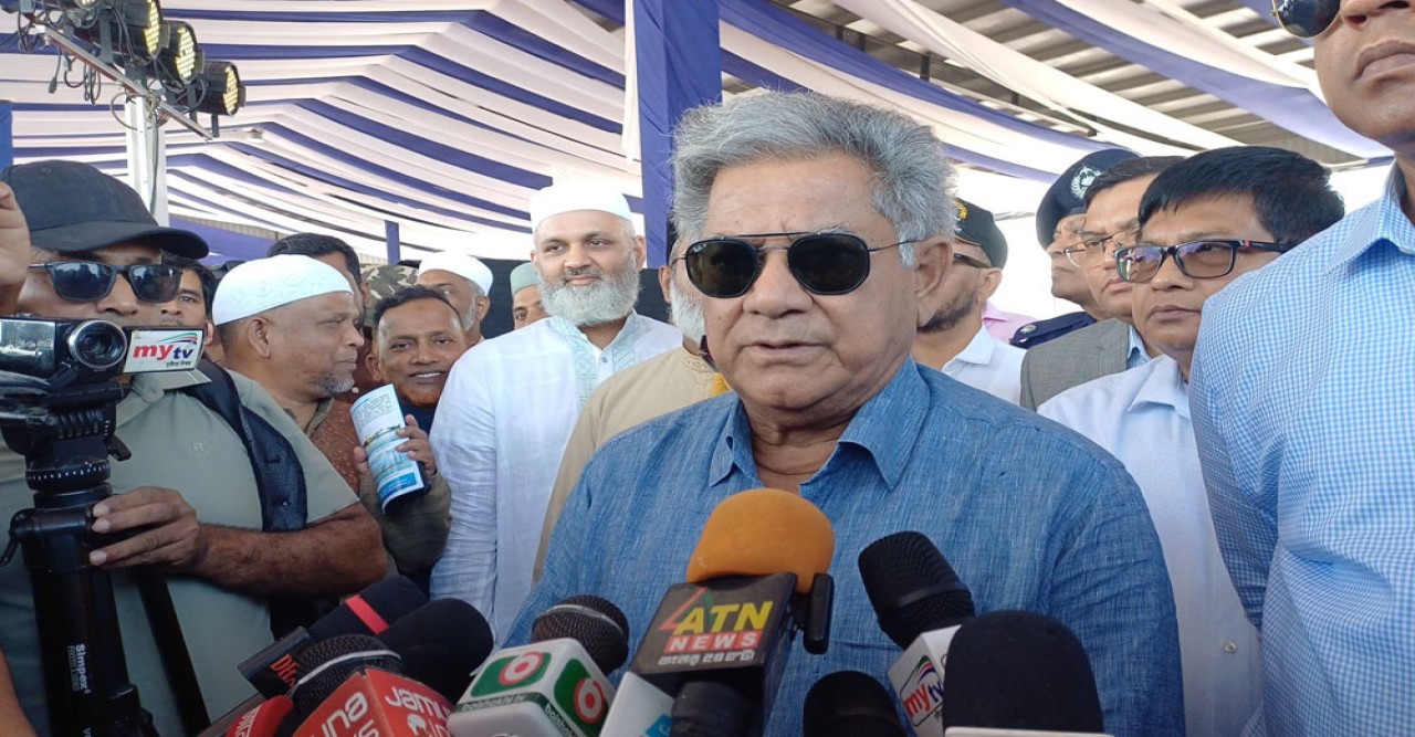 “চট্টগ্রাম বন্দরে বিদেশি ব্যবস্থাপনা জরুরি”—নৌপরিবহন উপদেষ্টা এম সাখাওয়াত হোসেন