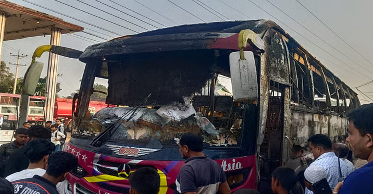 ময়মনসিংহে গভীর রাতে বাসে আগুন, ঘুমন্ত চালক পুড়ে মৃত্যু