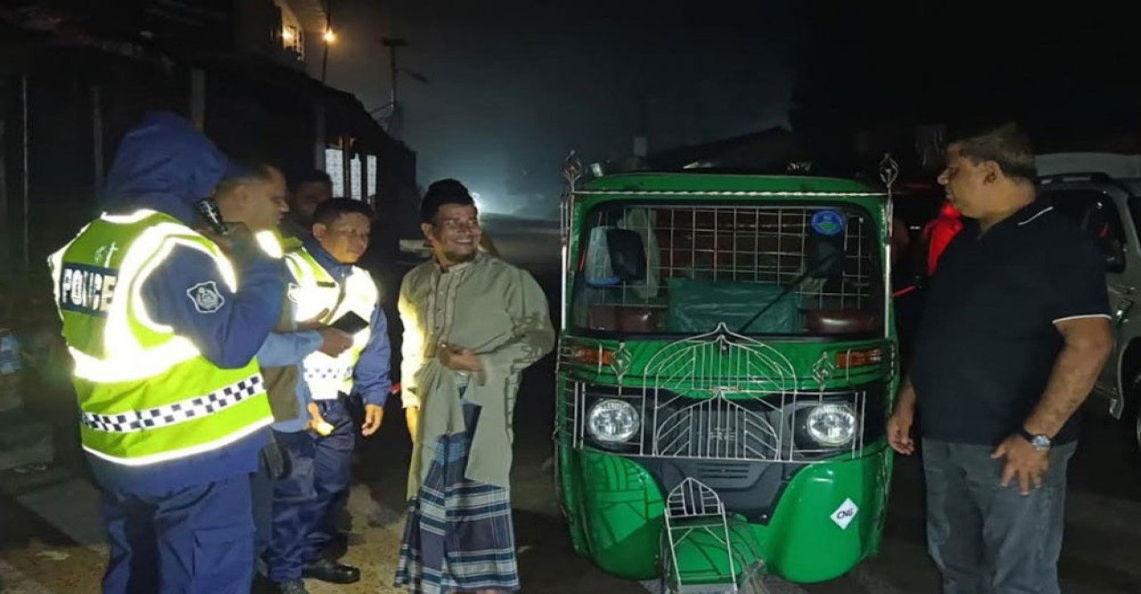 নোয়াখালীতে রাতভর চেকপোস্ট অভিযান: চুরি-ডাকাতি দমনে পুলিশের কঠোর তল্লাশি