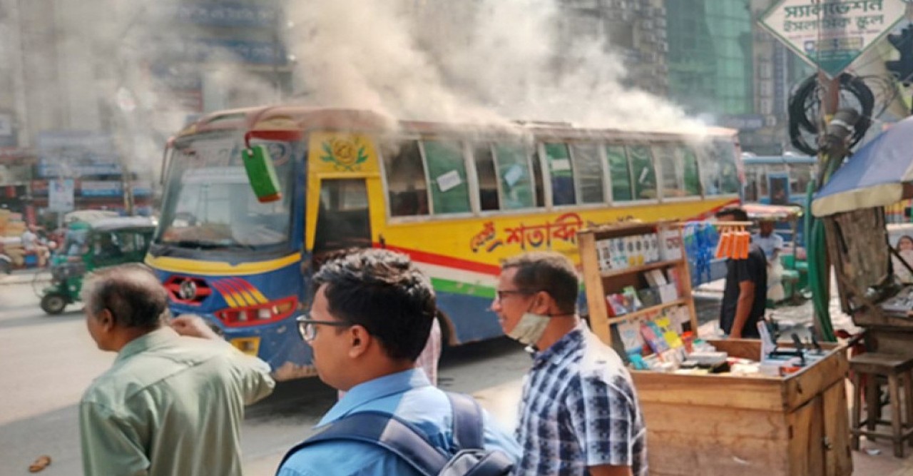 মিরপুরে ‘শতাব্দী’ পরিবহনের বাসে আগুন, উত্তরায় মাইক্রোবাসও ভস্মীভূত