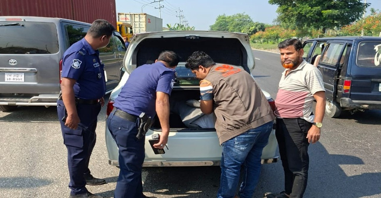 কুমিল্লায় লকডাউন ঘিরে মহাসড়কে কড়া নিরাপত্তা, যানবাহনে তল্লাশি জোরদার