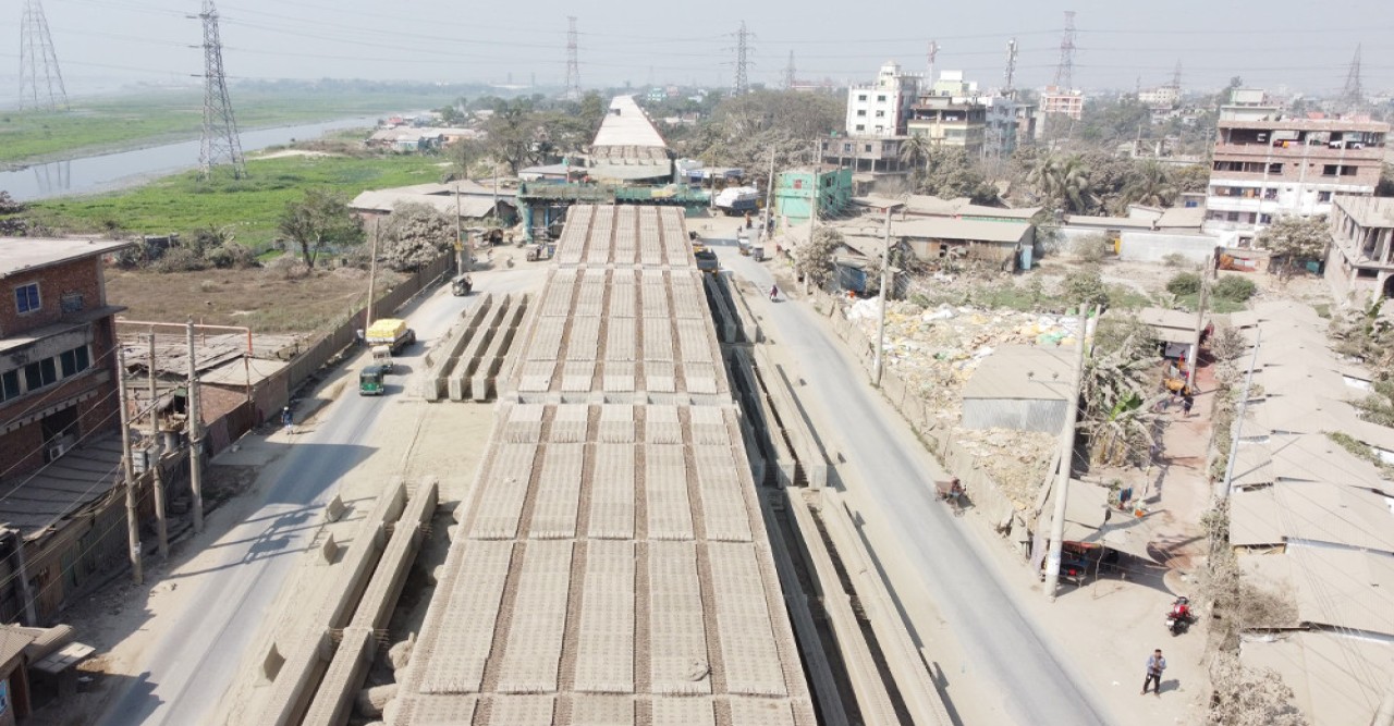 ফতুল্লায় উড়ালসড়ক নির্মাণকাজে তিতাসের পাইপলাইন ফেটে গ্যাস সরবরাহ বন্ধ