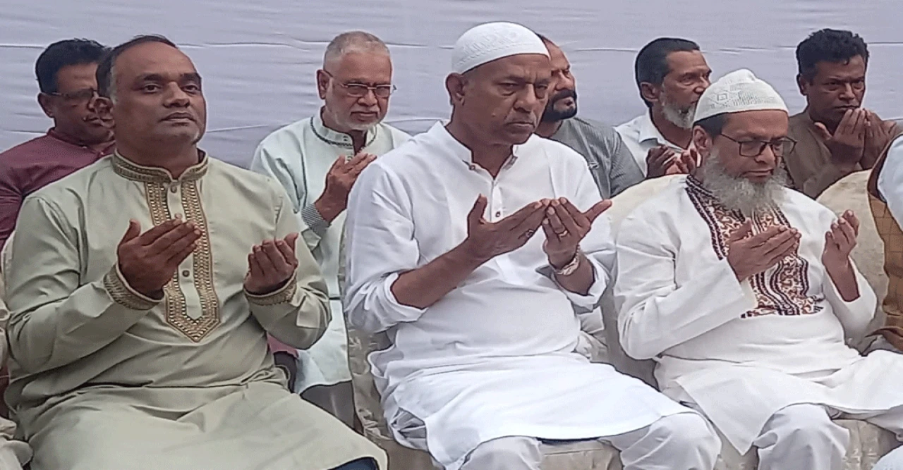 খালেদা জিয়ার সুস্থতা কামনায় নারায়ণগঞ্জে দিনব্যাপী দোয়া ও কোরআন খতম