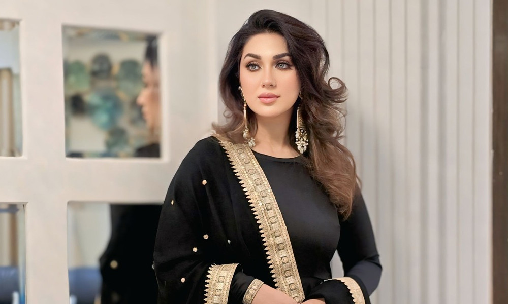 শাকিব-নির্ভরতায় অসন্তোষ অপু বিশ্বাসের: ‘এটা চলচ্চিত্রের জন্য সুসংবাদ নয়’