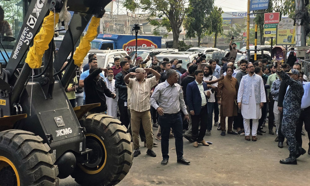 বিলবোর্ডমুক্ত চট্টগ্রাম গড়তে উচ্ছেদ অভিযান শুরু