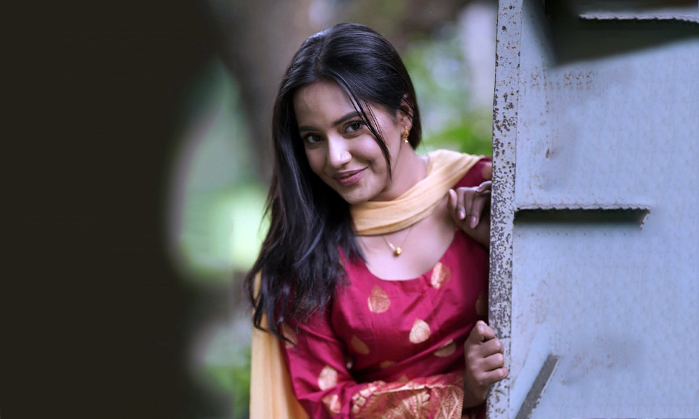 অভিনয় থেকে সাময়িক বিরতিতে সামিরা খান মাহি, যুক্তরাষ্ট্রে যাচ্ছেন সময় কাটাতে