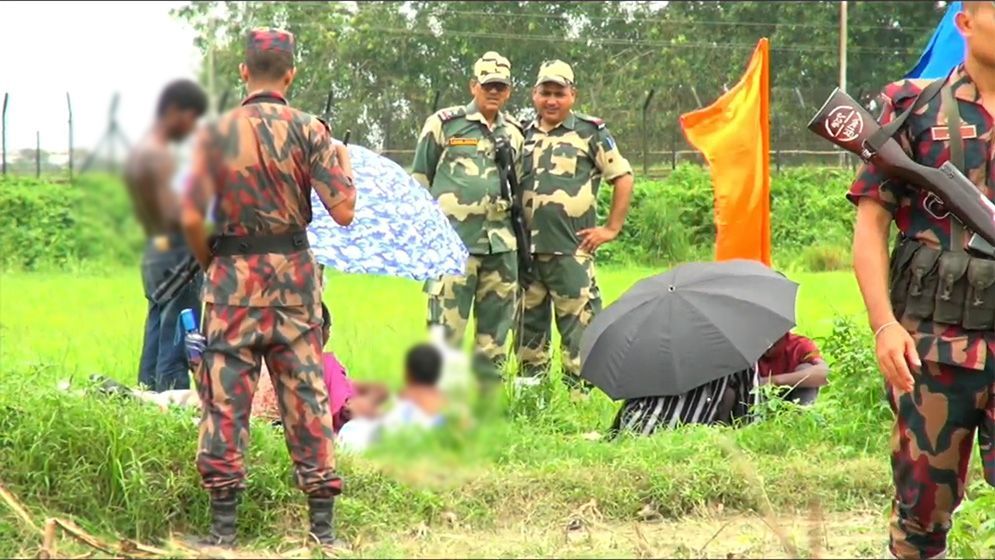 ৪৮ ঘণ্টা পার হলেও সীমান্তে থাকা ৯ জনকে ফেরত নেয়নি বিএসএফ