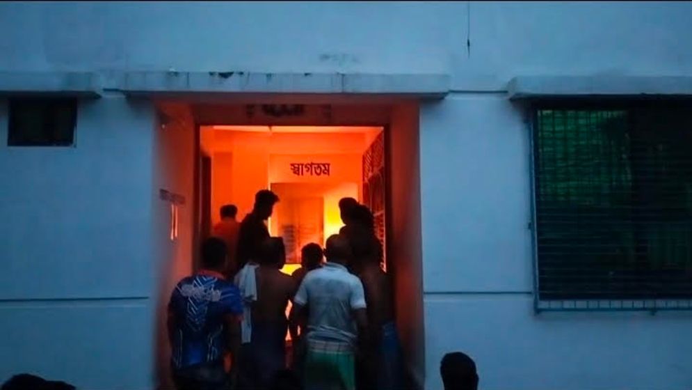সাভারে কেমিক্যাল কারখানায় ভয়াবহ আগুন, ফায়ার ফাইটারসহ আহত ৫