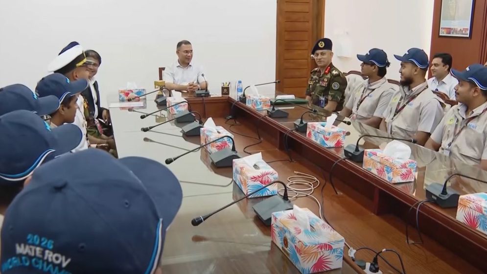 বিশ্বচ্যাম্পিয়ন এমআইএসটি দলের সঙ্গে প্রধানমন্ত্রীর সাক্ষাৎ, প্রযুক্তি উদ্ভাবনে সহায়তার আশ্বাস