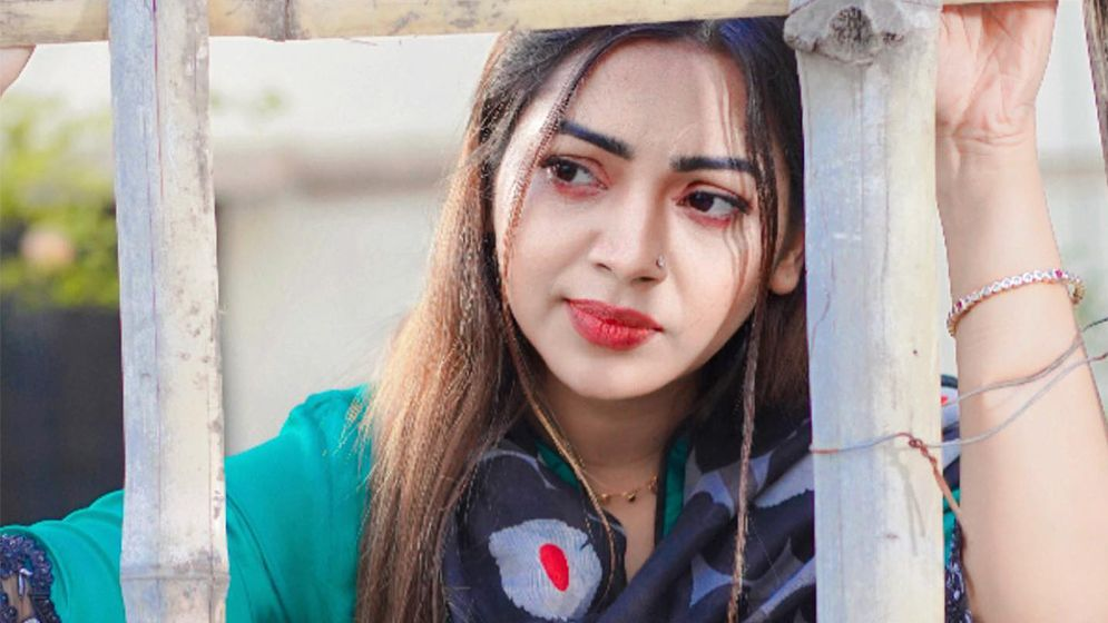মিথ্যা ভান নয়, সত্যকে বেছে নেওয়া জরুরি: প্রভা