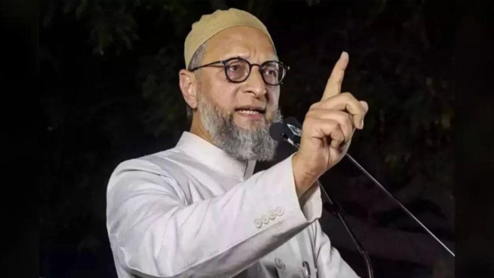 হিজাব বিতর্কে ওয়েইসি: মেয়েরা মাথায় হিজাব পরে, মনে নয়