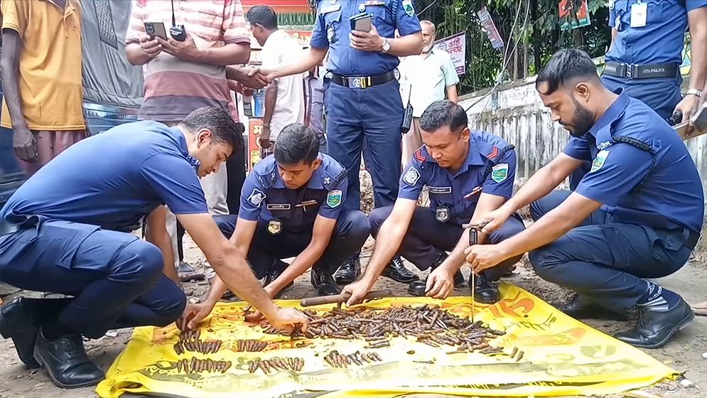 বগুড়ায় ড্রেন খননকালে ৩৩৪ রাউন্ড রাইফেলের গুলি উদ্ধার