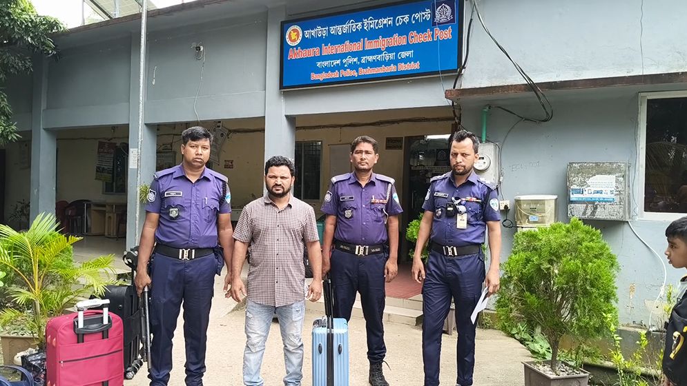ভারতে পালানোর সময় আখাউড়ায় গ্রেপ্তার দুই হত্যা মামলার আসামি