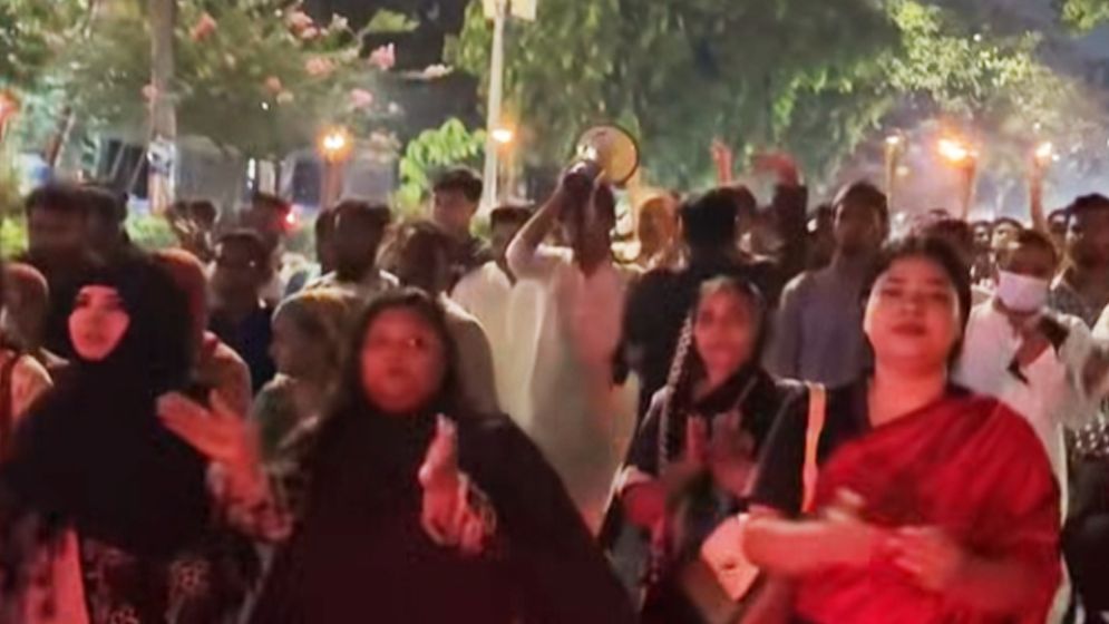 গুলশানে আওয়ামী লীগের ঝটিকা মিছিলের প্রতিবাদে এনসিপির মশাল মিছিল