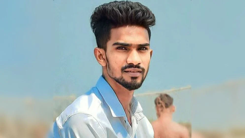 সেলুনে ঢুকে গুলি, পালাতে না পেরে চাপাতির কোপে যুবক নিহত