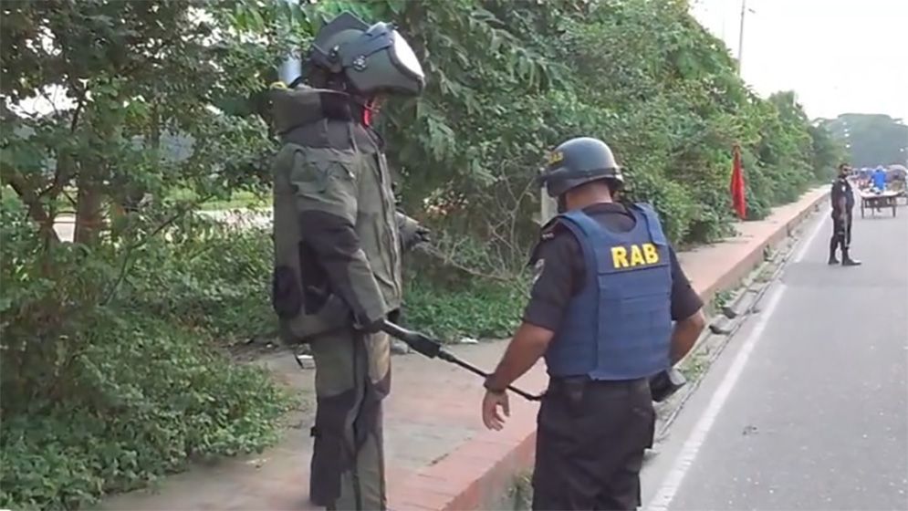 গণভবনের পেছনে পুরাতন বাণিজ্যমেলা মাঠে বোমাসদৃশ বস্তু উদ্ধার