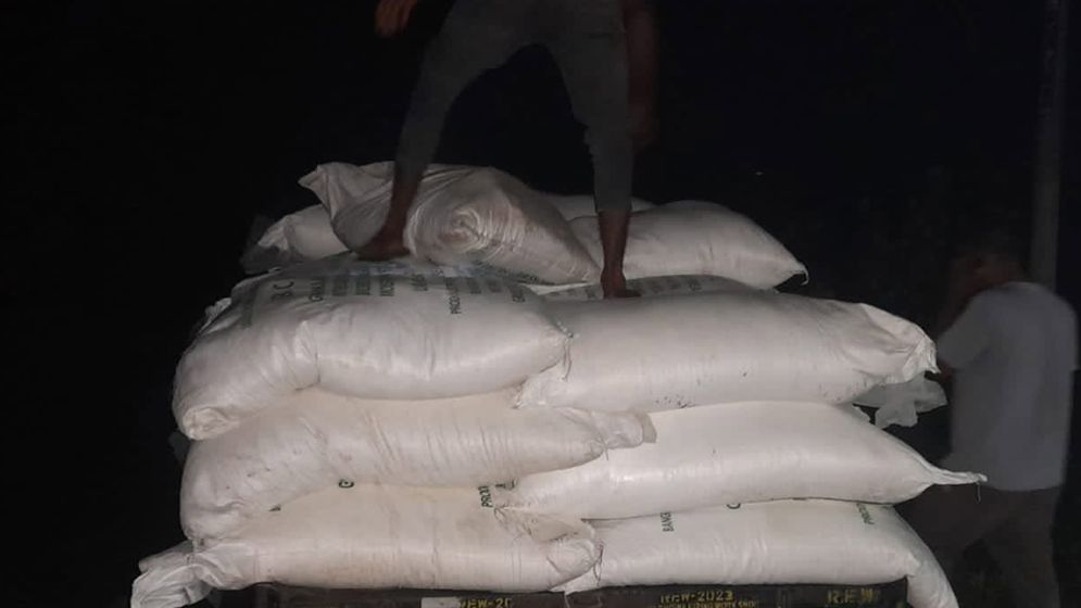 চুয়াডাঙ্গায় অবৈধ সার মজুত, ব্যবসায়ীকে ৩০ হাজার টাকা জরিমানা