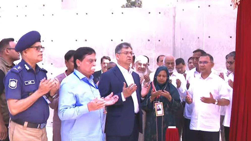 ওসমানী উদ্যানে জুলাই স্মৃতিস্তম্ভ ও আধুনিকায়নকৃত উদ্যান উদ্বোধন প্রধানমন্ত্রীর