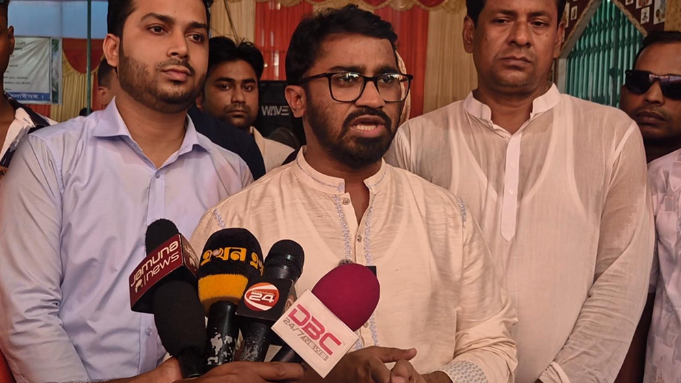‘জামায়াত আমিরের বক্তব্য শুনে মানুষ হাসাহাসি করছে’: রাশেদ খাঁন