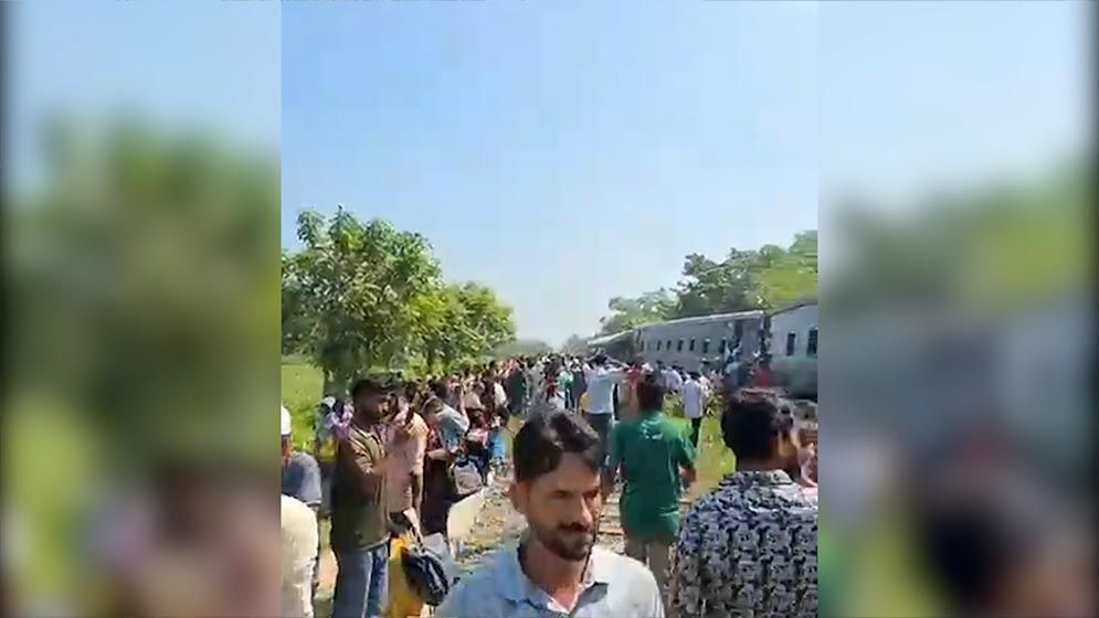 কুমিল্লায় কর্ণফুলী এক্সপ্রেসের ইঞ্জিনসহ তিন বগি লাইনচ্যুত
