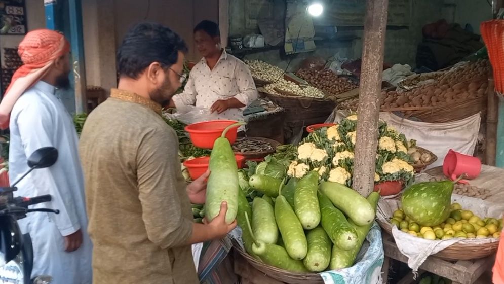 পঞ্চগড়ে মাঠে লাউ ২ টাকা, ঢাকায় বিক্রি ৬০ টাকায়