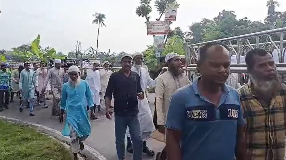 পাবনায় বজ্রপাতে নিহত ৬ শিশু-কিশোরের দাফন সম্পন্ন