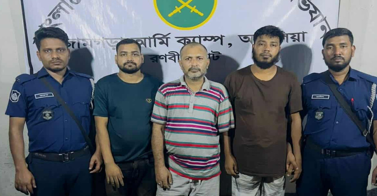 আশুলিয়ায় চাঁদাবাজির অভিযোগে ‘হাতকাটা’ টিপুসহ আটক ৪