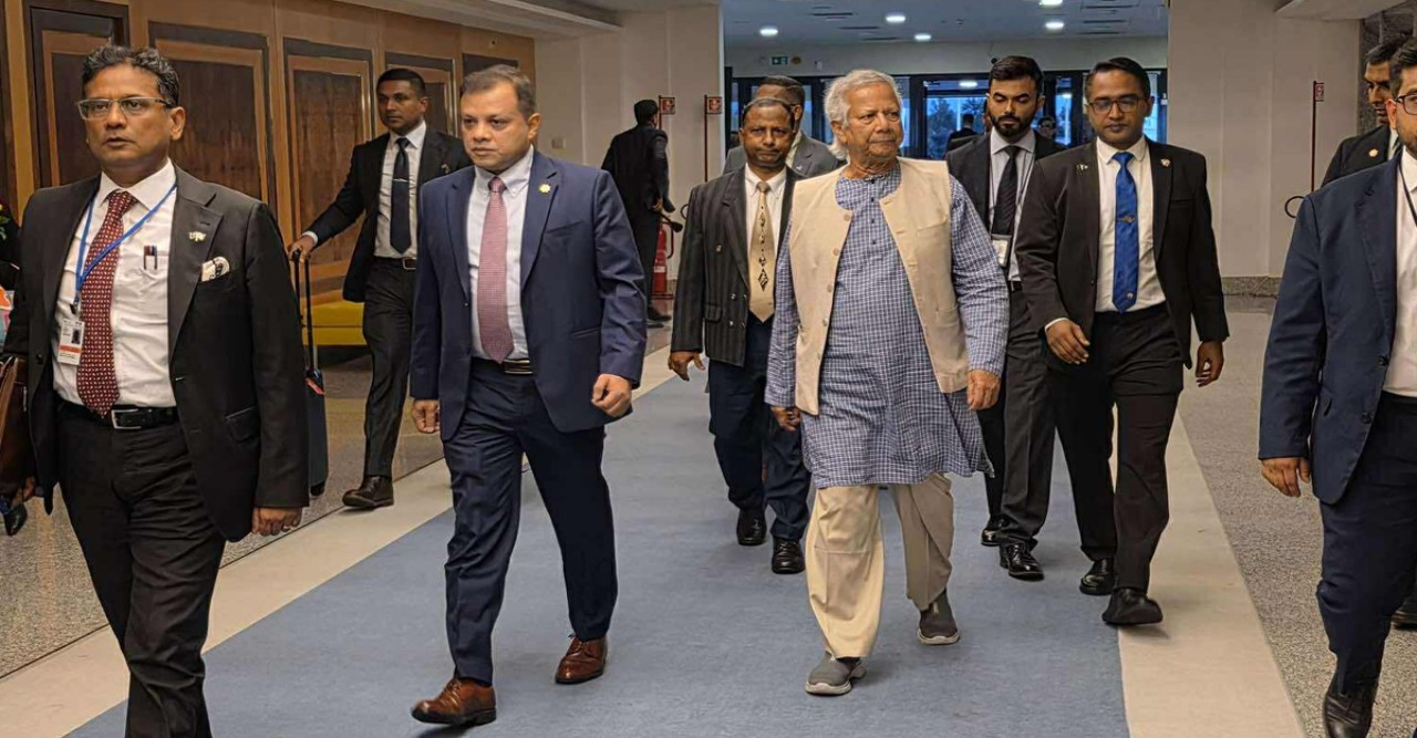 দুই দিনের সফর শেষে ইতালি থেকে ঢাকার পথে অন্তর্বর্তী সরকারের প্রধান উপদেষ্টা ড. ইউনূস